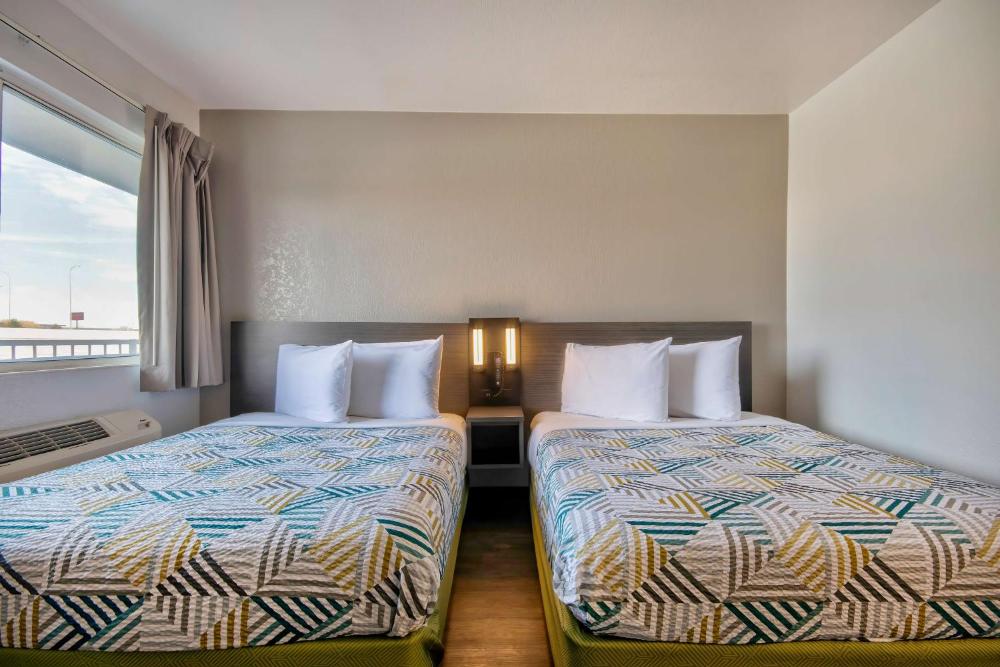 Quadruple Room - Non-Smoking interior