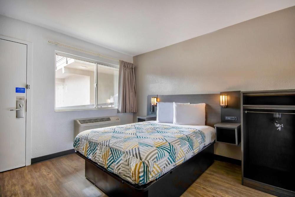 Double Room - Disability Access - Roll In Shower interior